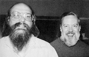 Ken Thompson et Dennis Ritchie en 1973